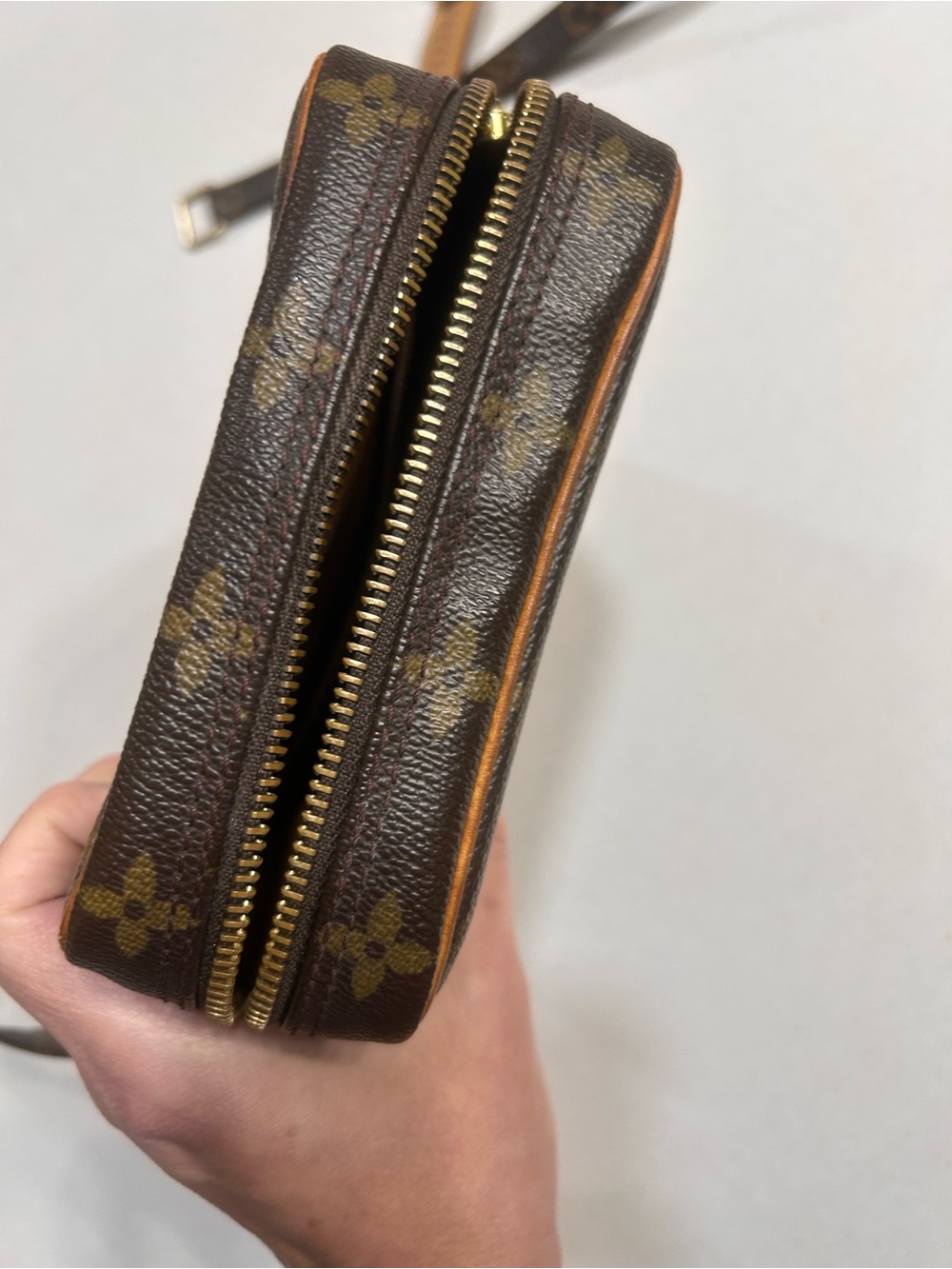 Authentic Louis Vuitton Brown Monogram Crossbody Bag with flaw - Picture 12 of 16